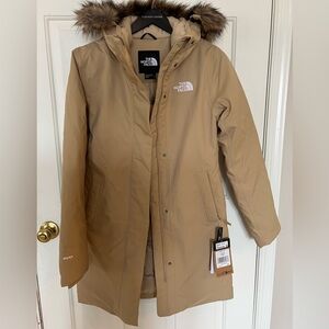 The North Face Women's Artic 600 fill Down Parka khaki stone color. XS. NWT